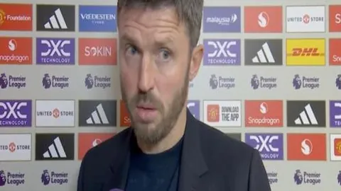 成都蓉城荣耀揭晓：传奇教头徐正源荣退，功勋满载续写辉煌篇章！